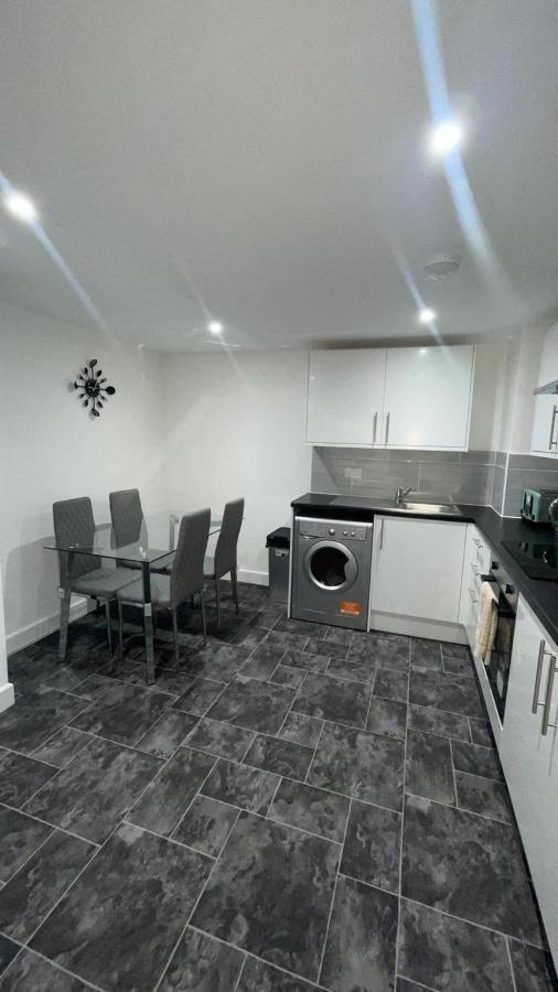 2 Bed Room Luxury Apartment In Old Kent Road Лондон Екстериор снимка