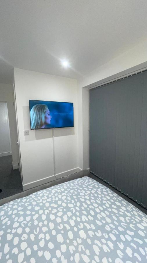 2 Bed Room Luxury Apartment In Old Kent Road Лондон Екстериор снимка