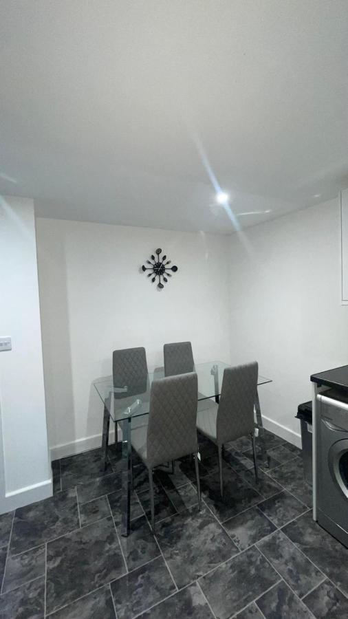 2 Bed Room Luxury Apartment In Old Kent Road Лондон Екстериор снимка